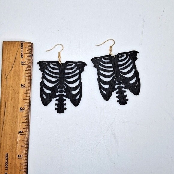 Wood carved black Skeleton ribcage shape earrings - Picture 2 of 2